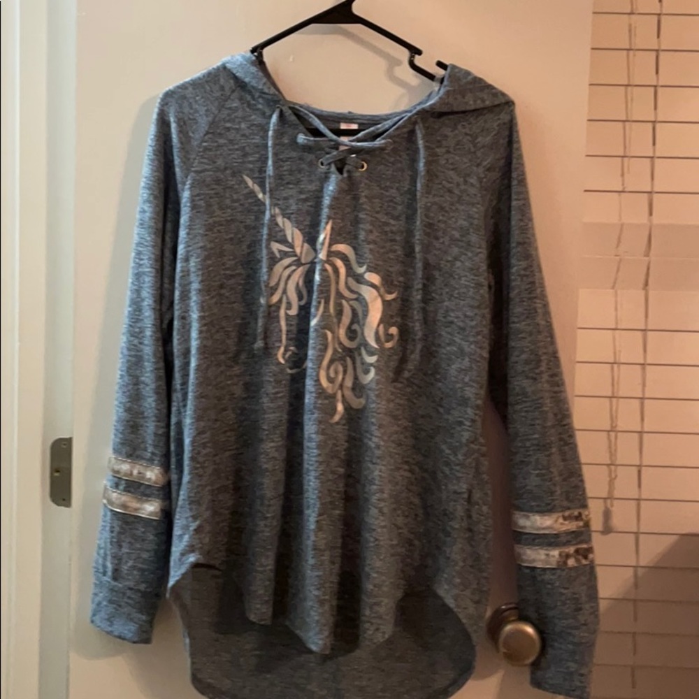 Cute hooded shirt